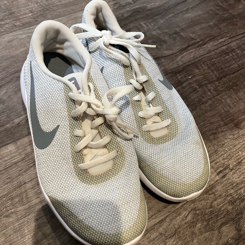 Nike Tennis Shoes